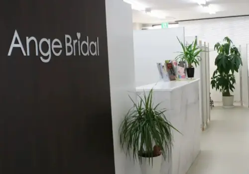 アンジュブライダル津店内観