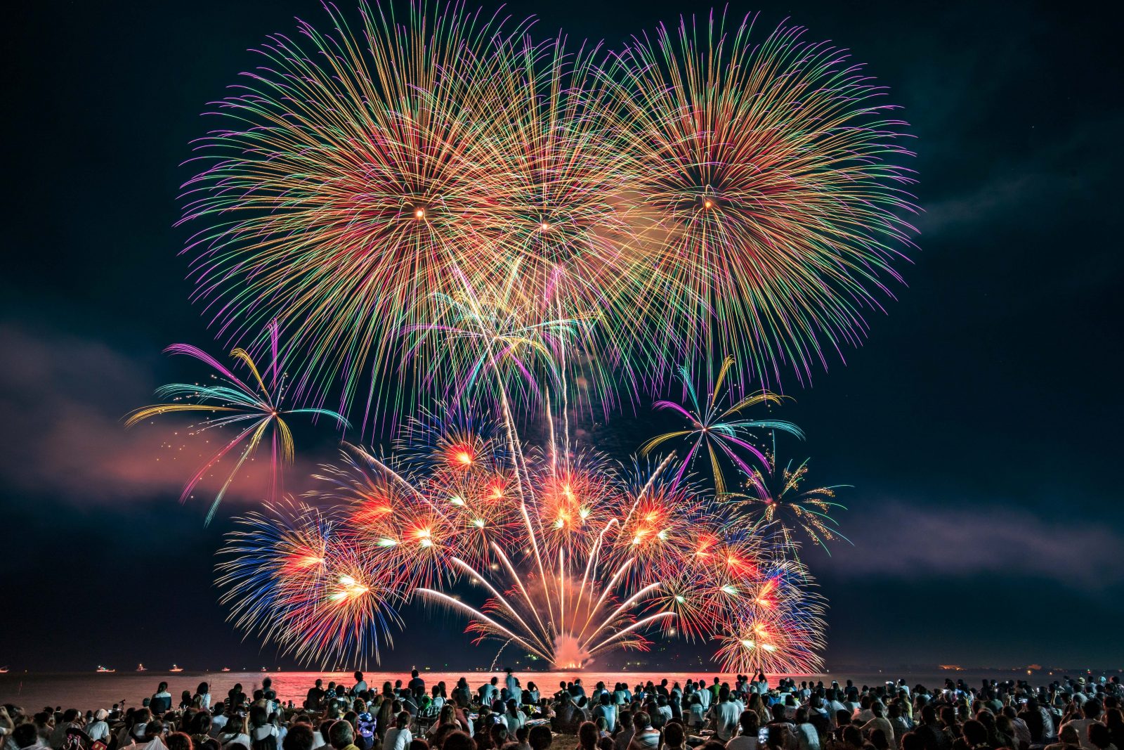 2025年 津市のおすすめ花火大会デートスポット2選|津・久居エリアで楽しむ夏の夜